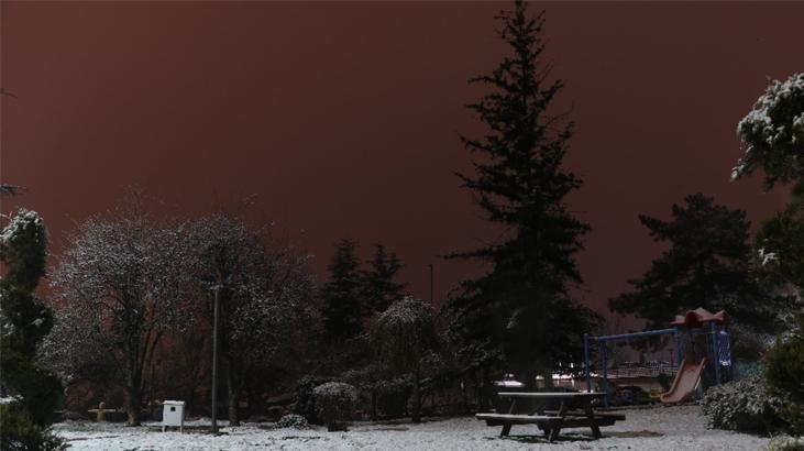 Ankara beyaza büründü! Gece saatlerinde kar yağışı etkili oldu