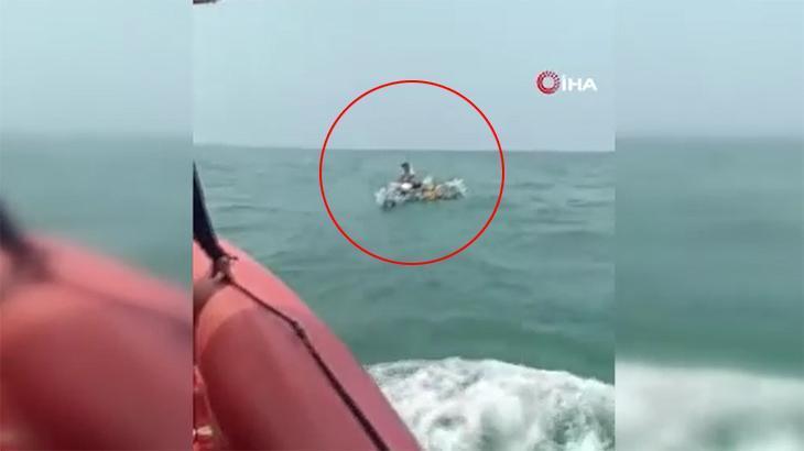 Pet şişelerden bot yaptı! Denizin ortasında mahsur kaldı