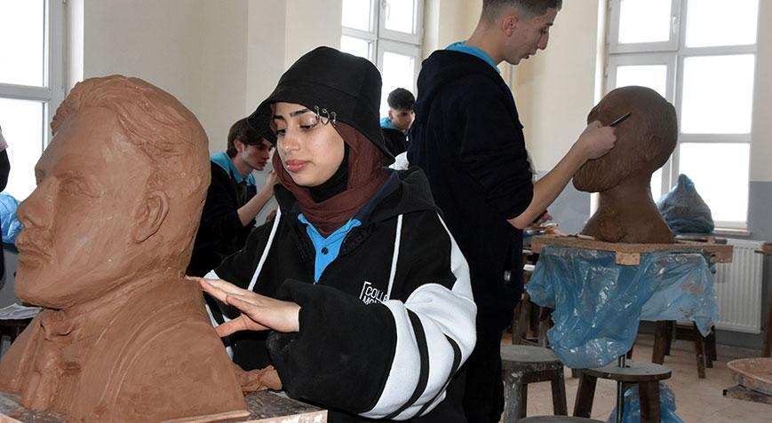 Geleceğin sanatçılarını yetiştiriyorlar