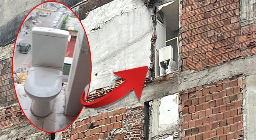 Yer: İstanbul! Dairenin alafranga tuvaleti açıkta kaldı