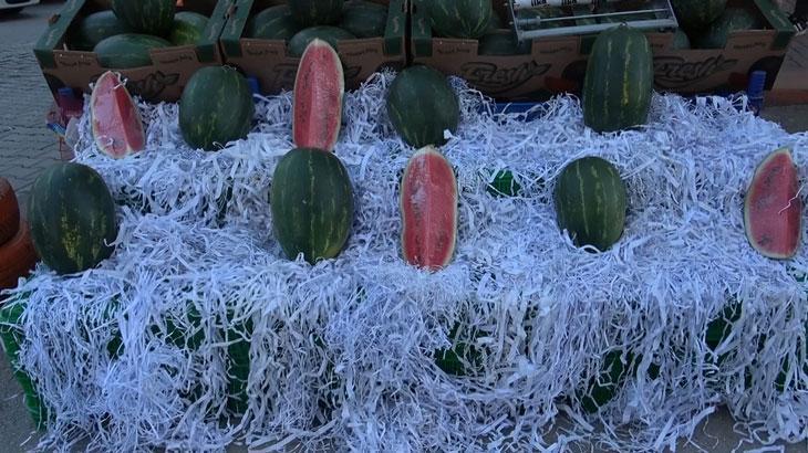Yılın ilk karpuzu dilimle satılıyor