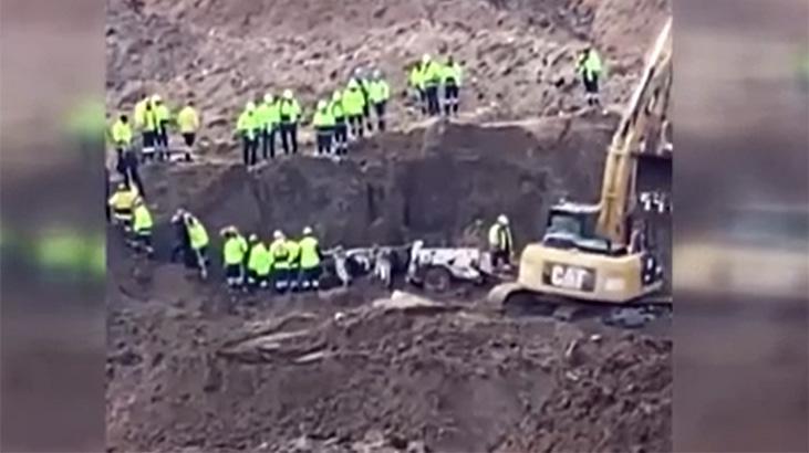 İliç’teki maden ocağında toprak altında kalan pikaba ulaşıldı