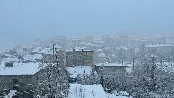 Peş peşe kar tatili haberleri! Eğitime bir gün ara verildi