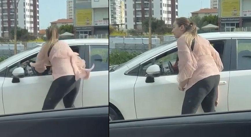 Trafikte dehşet! Kadın sürücüler birbirine girdi, yumrukla saldırdı