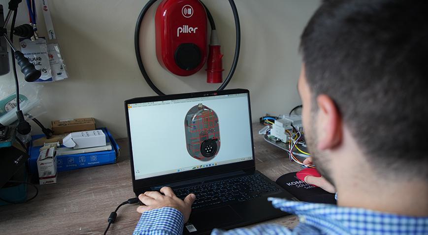 Edirne’de iki genç mühendis geliştirdi! İşte yerli ve milli taşınabilir şarj istasyonu!