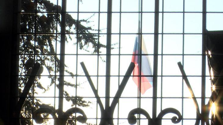 İstanbul’da Rusya Başkonsolosluğu’nda bayraklar yarıya indirildi