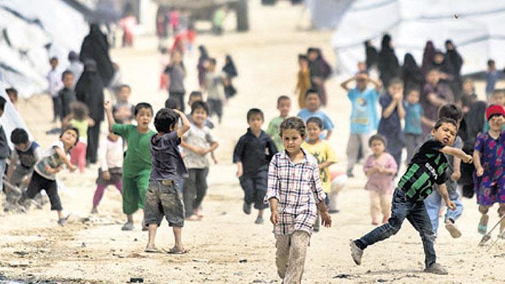 14 yaşındaki DAEŞ’li kampı yönetiyor!