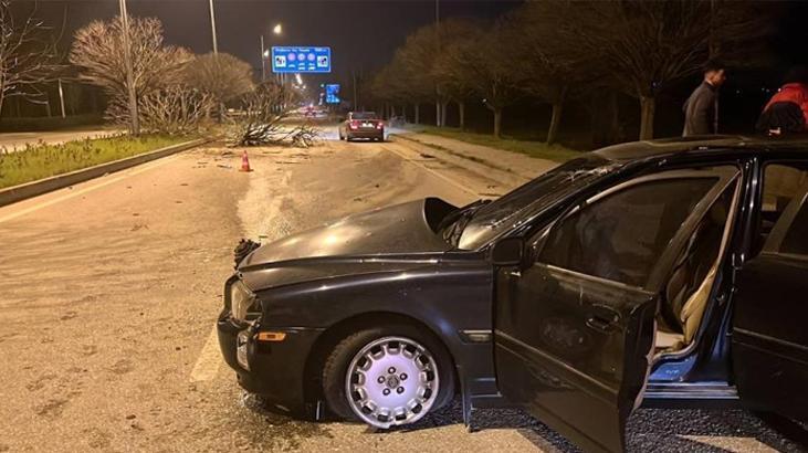 Otomobil, karşı şeride uçtu! Sürücünün burnu bile kanamadı