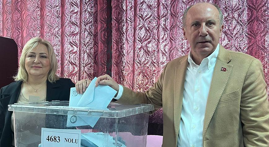 Muharrem İnce eşi ile birlikte oyunu kullandı