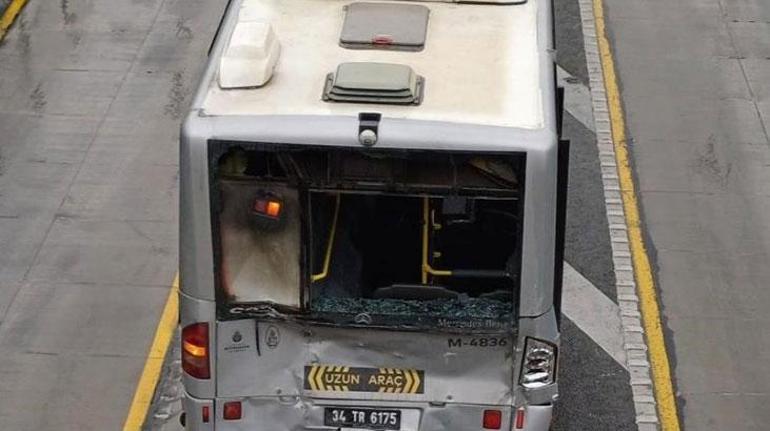 İstanbul'da iki metrobüs çarpıştı! Yaralılar var