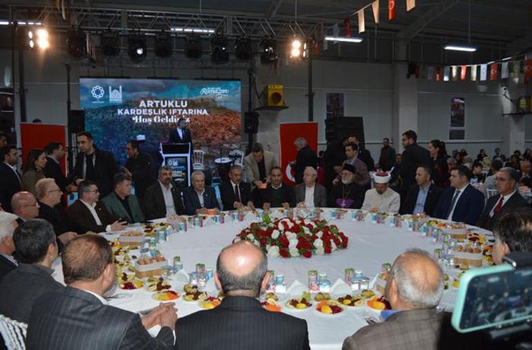 Mardin'de farklı dinlerin temsilcileri iftar sofrasında buluştu! ' Bu iftar kardeşliğimizin iftihar tablosudur'