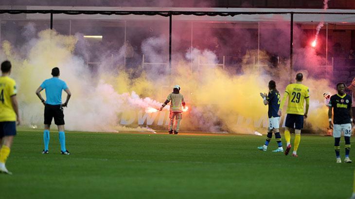 Union Saint Gilloise - Fenerbahçe maçı durdu! Türkçe anons yapıldı