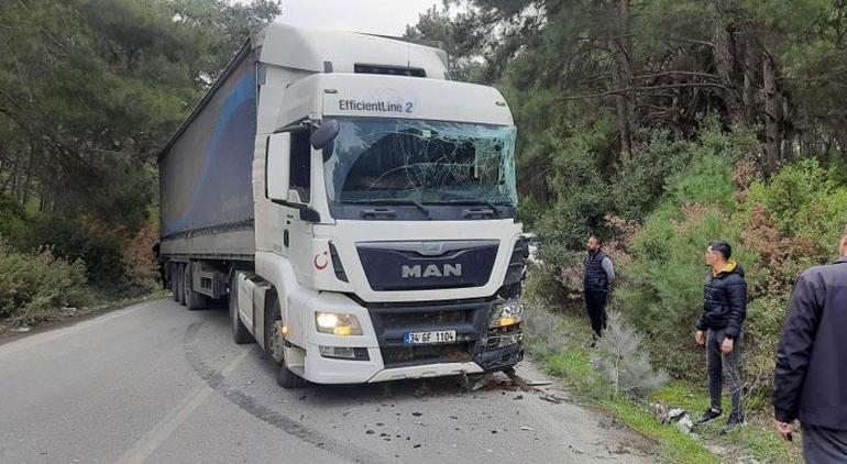İzmir’de belediye otobüsüne TIR çarptı! Ölü ve yaralılar var