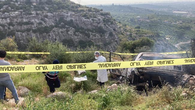 Korkunç olay! Anne ve çocuğu evde, baba ise arabada yanarak ölmüş halde bulundu