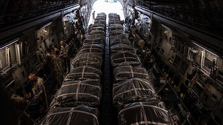 Gazze: ABD havadan 50 bin gıda paketi gönderdi