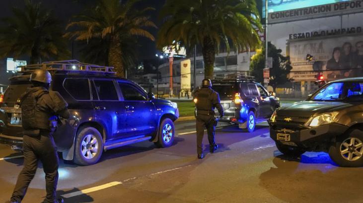 Ekvador Meksika Büyükelçiliği’ne sığınan eski başkan yardımcısını tutukladı: İlişkiler askıya alındı