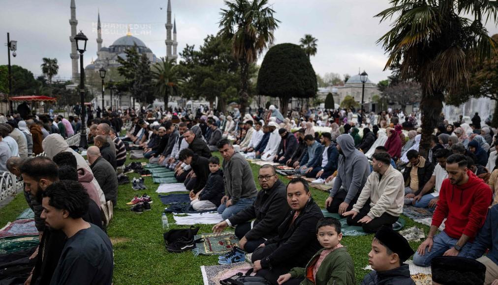 Türkiye’den bayram manzaraları! Asırlık bayramlaşma geleneği