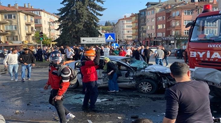 Bolu’daki kazada otomobil kağıt gibi ezildi: 2 ölü, 1 yaralı