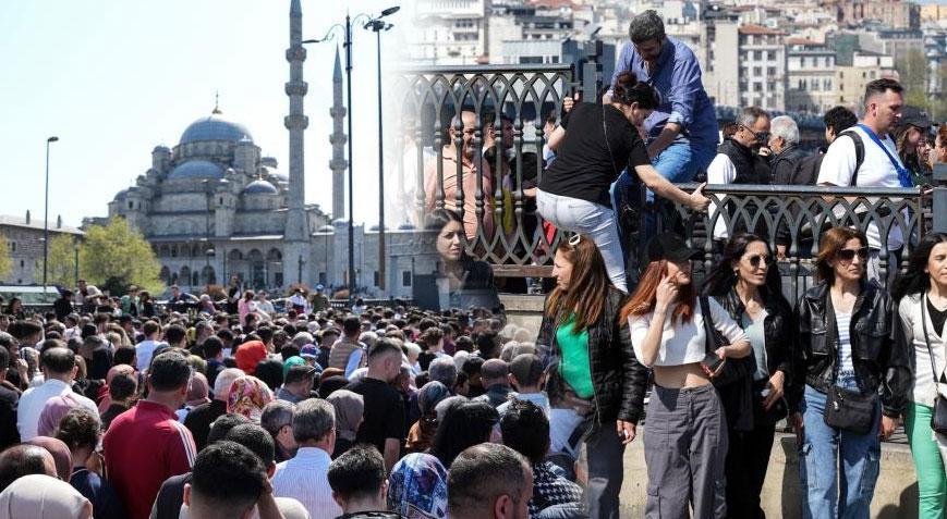 İstanbul’da insan seli! ‘İğne atsan yere düşmez’
