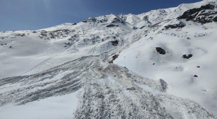 O ilimize bahar gelmedi! Kar kalınlığı 3 metreyi geçti