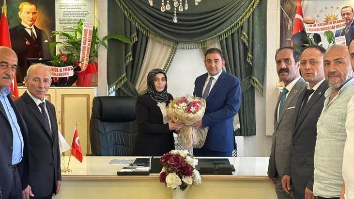 Belediye başkanı seçildi koltuğu eşinden devraldı