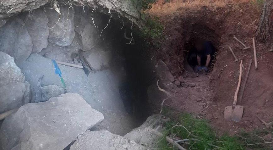 Kaçak kazı yapan 5 kişi suçüstü yakalandı