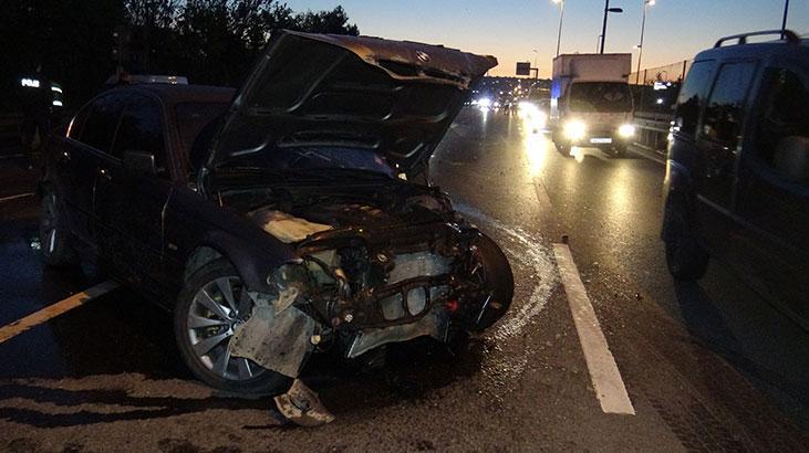 Avcılar otomobil bariyerlere çarpıp savruldu