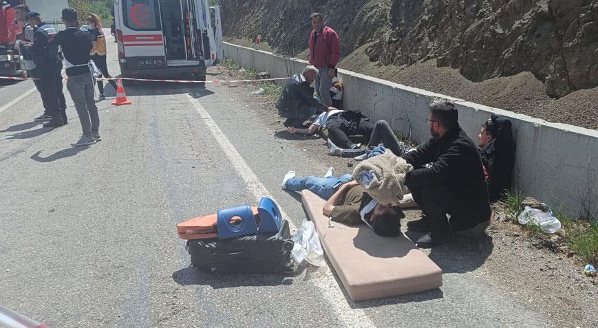 Bolu’da can pazarı! 2 minibüs kafa kafaya çarpıştı; 11’i öğrenci 15 yaralı