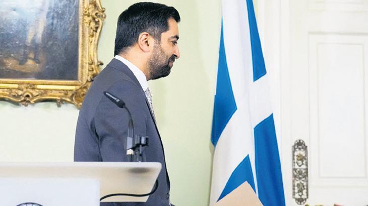 Müslüman başbakan istifa etti