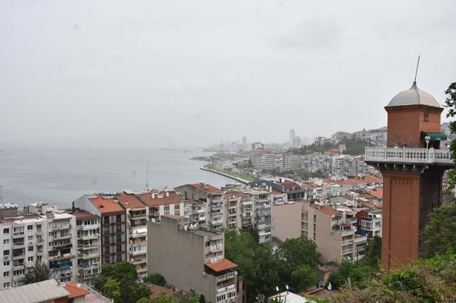 İzmir'de gökyüzünü kapladı! Profesör açıklık getirdi: Ürperilecek şeyler değil