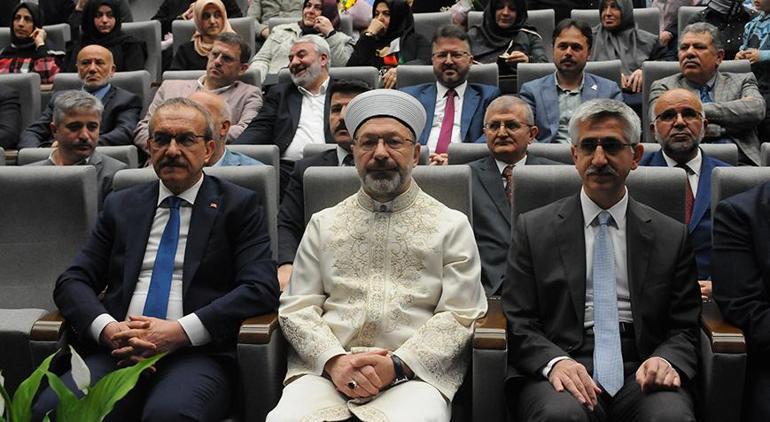 Diyanet İşleri Başkanı Erbaş: Türkiye'deki bütün okullarımız için kitap seti hazırladık