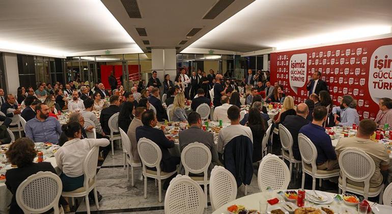 Özgür Özel, CHP Genel Merkezi'nde çalışma arkadaşlarıyla iftar programında bir araya geldi