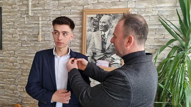 11 adayın yarıştığı seçimde 18 yaşındaki genç muhtar oldu