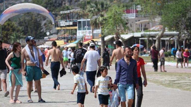 Fethiye Ölüdeniz’e tatilciler akın etti