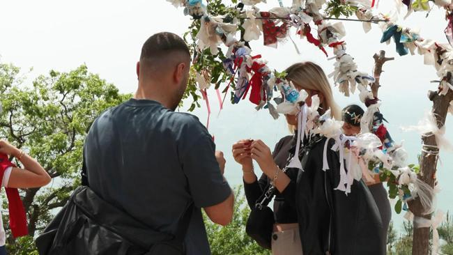 Binlerce kişi 'Azap yokuşu'na akın etti: Bütün dileklerim gerçek oldu