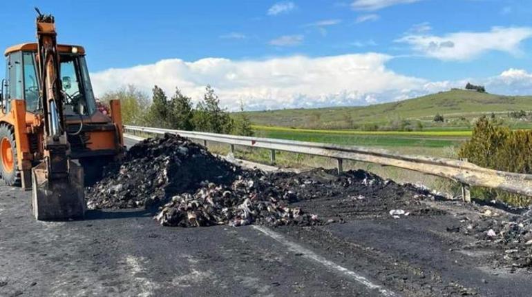 İstanbul-Edirne otoyolunda TIR alev alev yandı