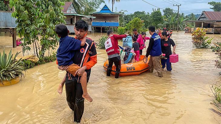 Endonezya’da sel ve heyelan felaketi: En az 15 ölü
