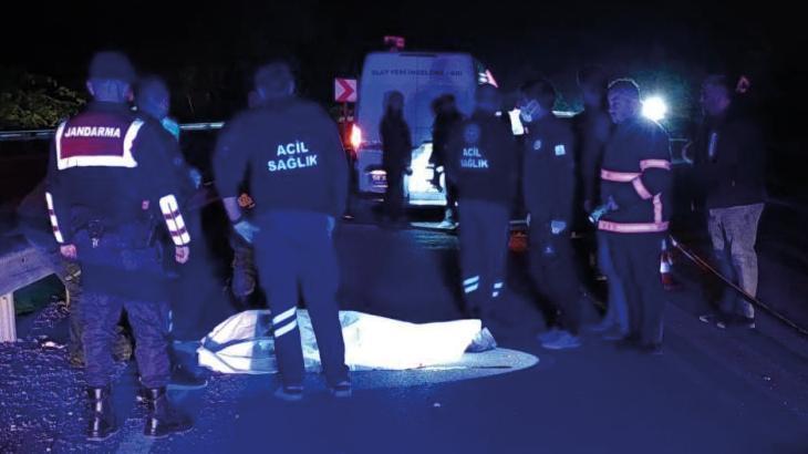 Sakarya’da bariyerlere çarpan motosiklet sürücüsü hayatını kaybetti