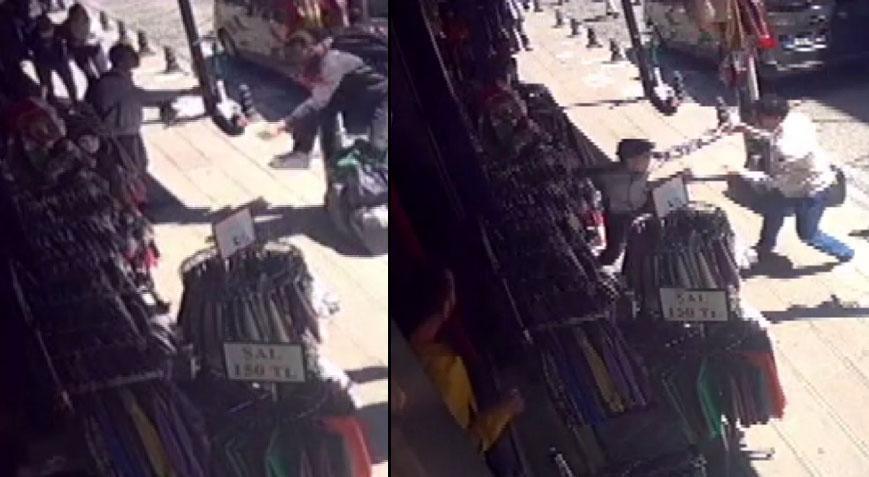 Alışveriş yapan turist dehşeti yaşadı! Ayağına bastı 2 gün sonra bıçakladı