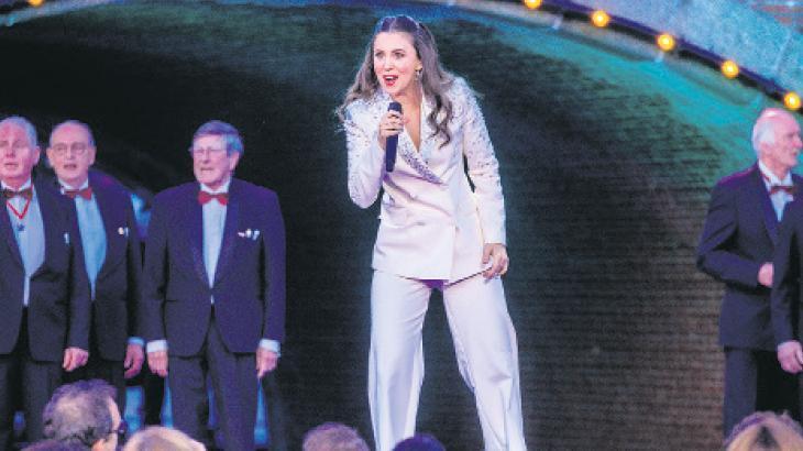 Kraliyet orkestrasıyla sahne aldı