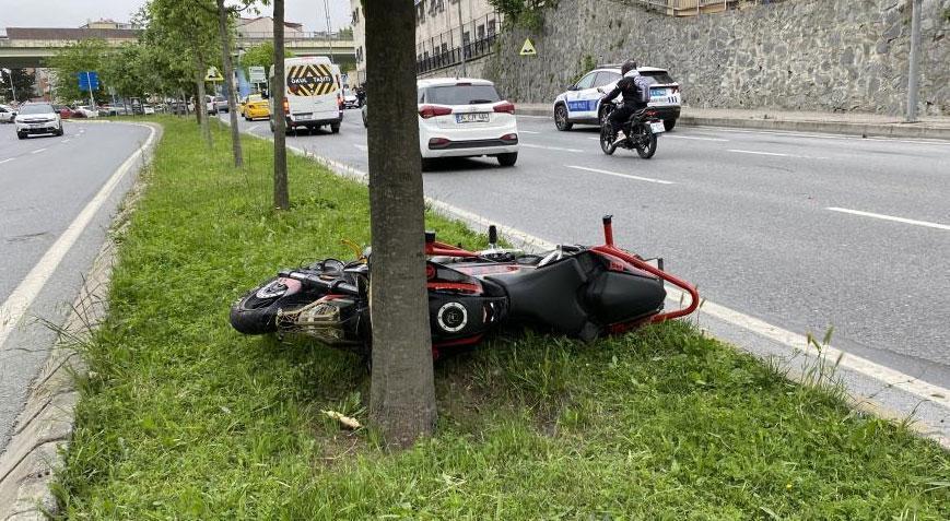 Ağaca çarpan motosiklet sürücüsü feci şekilde can verdi