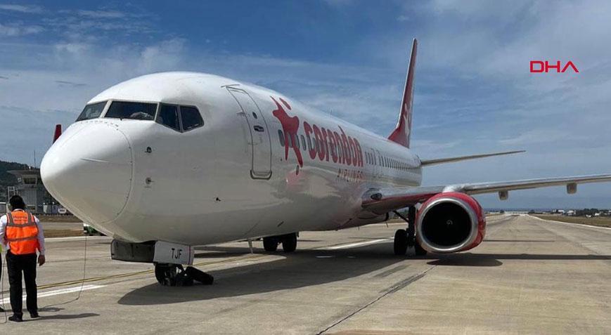 Son dakika…Alanya’da içinde 190 kişi bulunan uçağın inişte ön tekeri patladı!