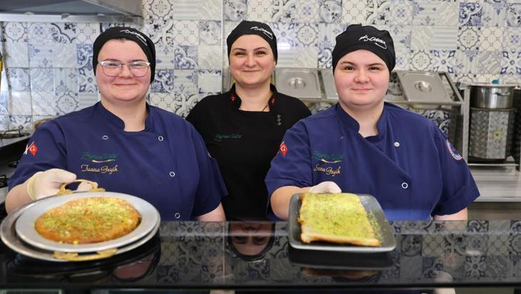 Türkiye’nin ilk kadın künefe ustası… Evinde anne, tezgahta tatlıcı, iş yerinde patron