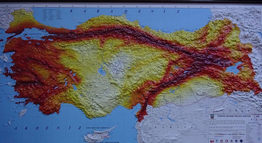 Deprem tehlikesi ile karşı karşıya! ‘1 kent diri fay hattı üstünde’ deyip uyardı
