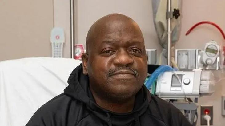 Dünyanın ilk domuz böbreği takılan hastası nakilden iki ay sonra öldü