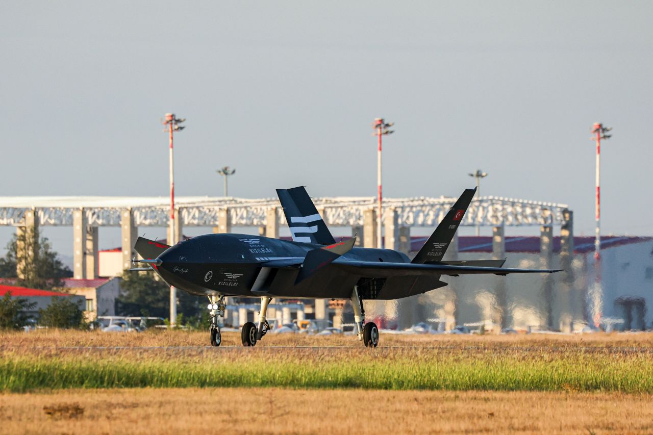 Bayraktar KIZILELMA İlk Uçuş Testini Başarıyla Tamamladı