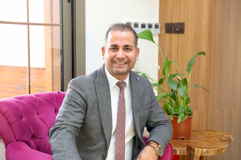 Vergi Rekortmeni ve İş Adamı İrfan Aydemir: Sokak Hayvanlarına Mama Desteği Sunuyor