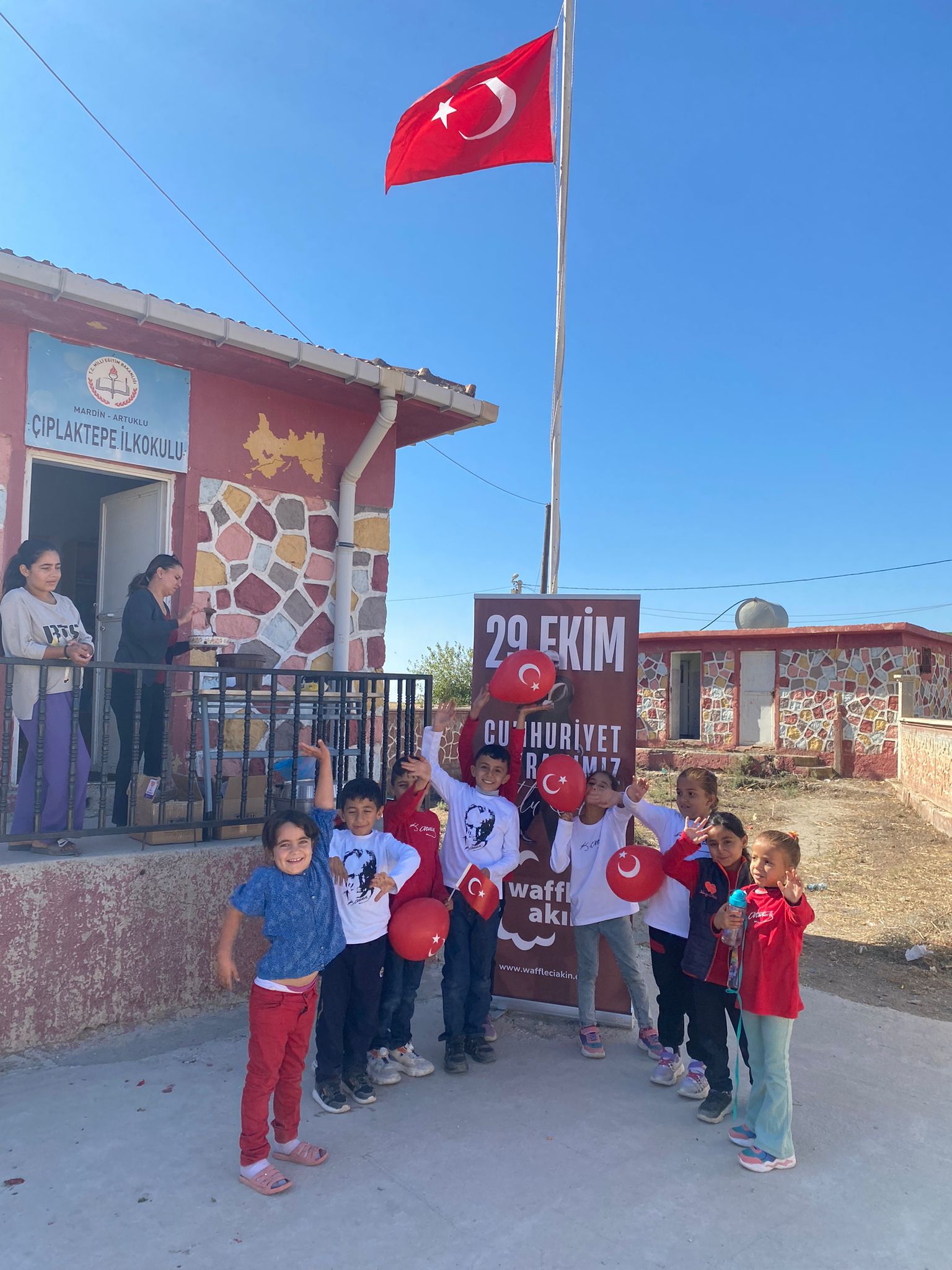 Wafflecı Akın, Çocuklar İçin Tatlı Bir Cumhuriyet Bayramı Kutlaması Gerçekleştirdi