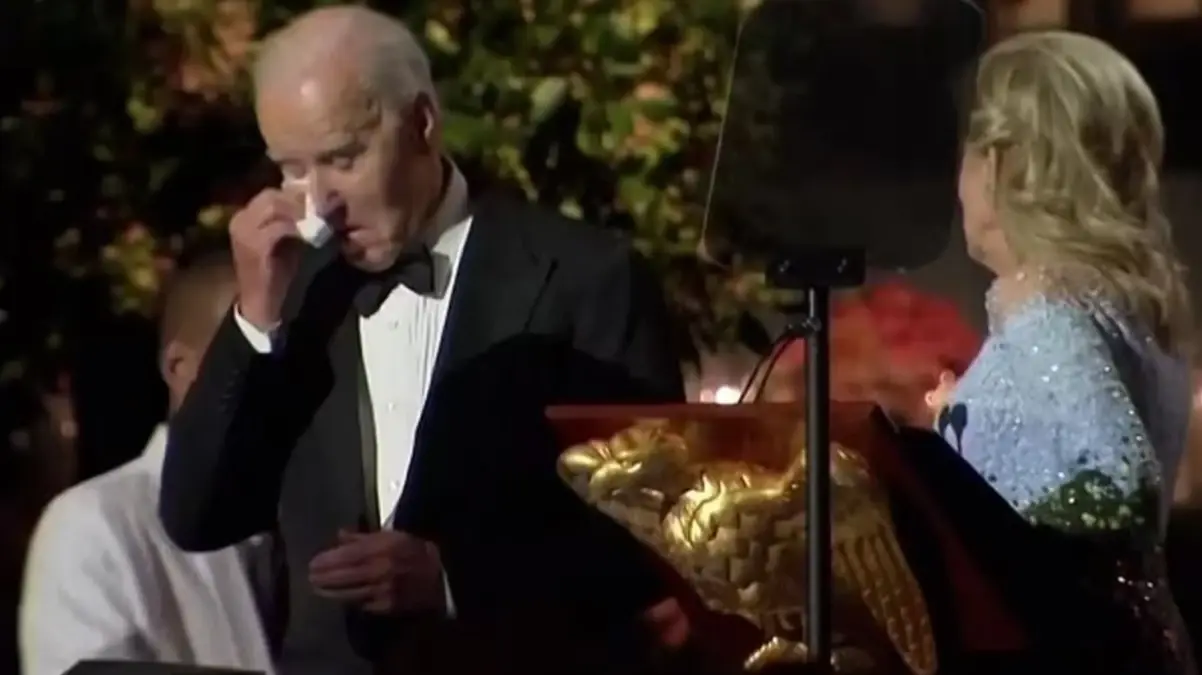 Joe Biden Beyaz Saray’daki Veda Yemeğinde Gözyaşlarına Boğuldu