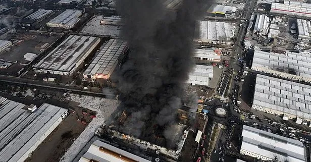 Kayseri’de Mobilya Fabrikasında Yangın! İki Kişi Kurtarılmayı Bekliyor!